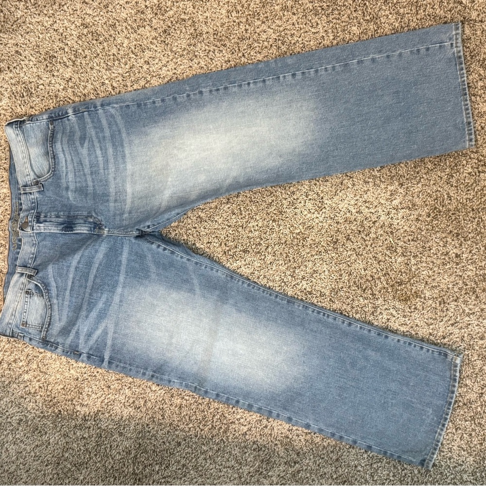 American Eagle Outfitters Men's Relaxed Light Blue Jeans